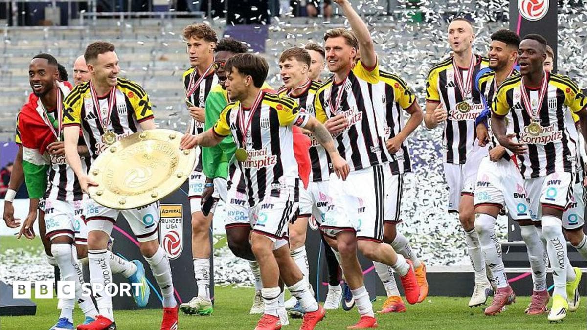 LASK celebrate their title win