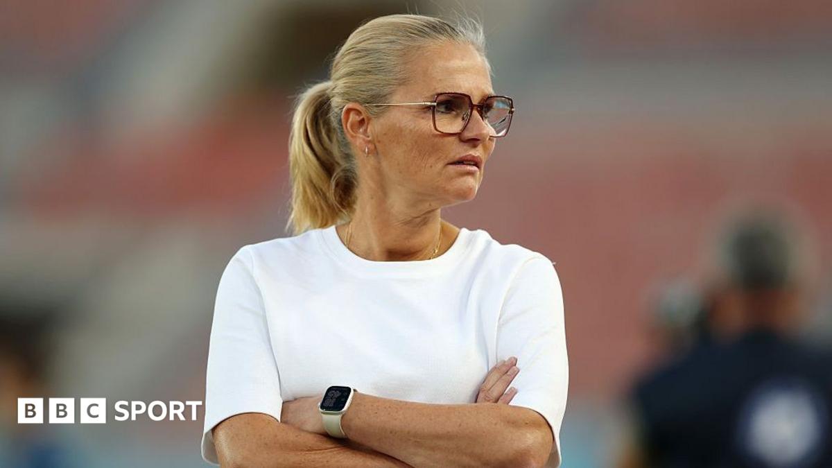England manager Sarina Wiegman with her arms folded