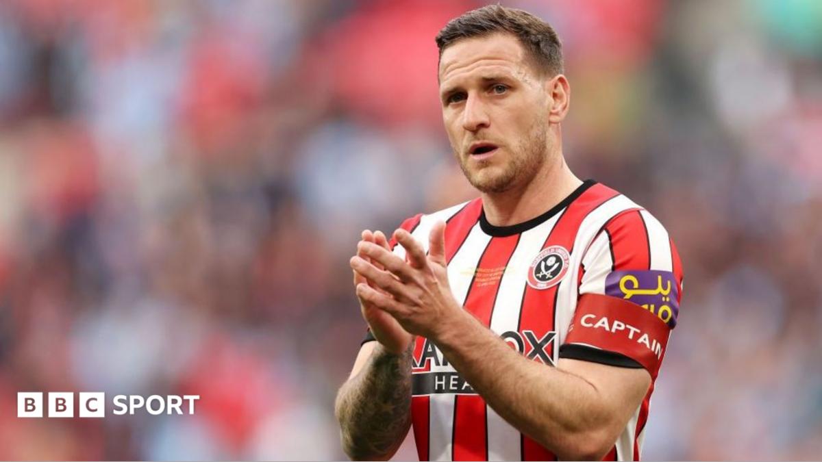 Billy Sharp applauds the Sheffield United fans after a game against Manchester City in 2023